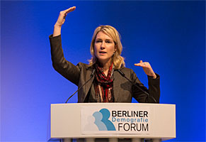 “Policy discussions on demography up to now have addressed mainly the ageing of society. We must now increasingly move the focus to the younger generation, because it is especially about their future,” demanded Manuela Schwesig, German Federal Minister for Family Affairs, Senior Citizens, Women, and Youth.