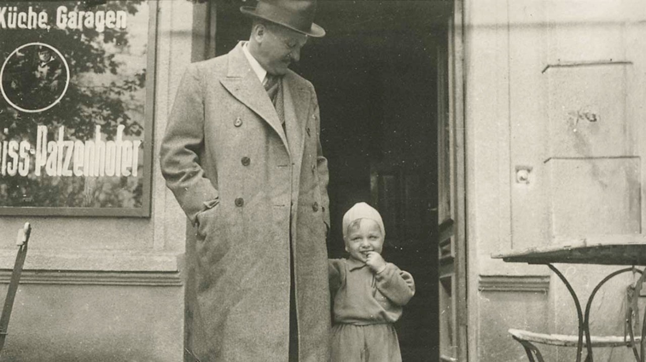 Martin Lachmann with his grandson Peter Haas in 1938.