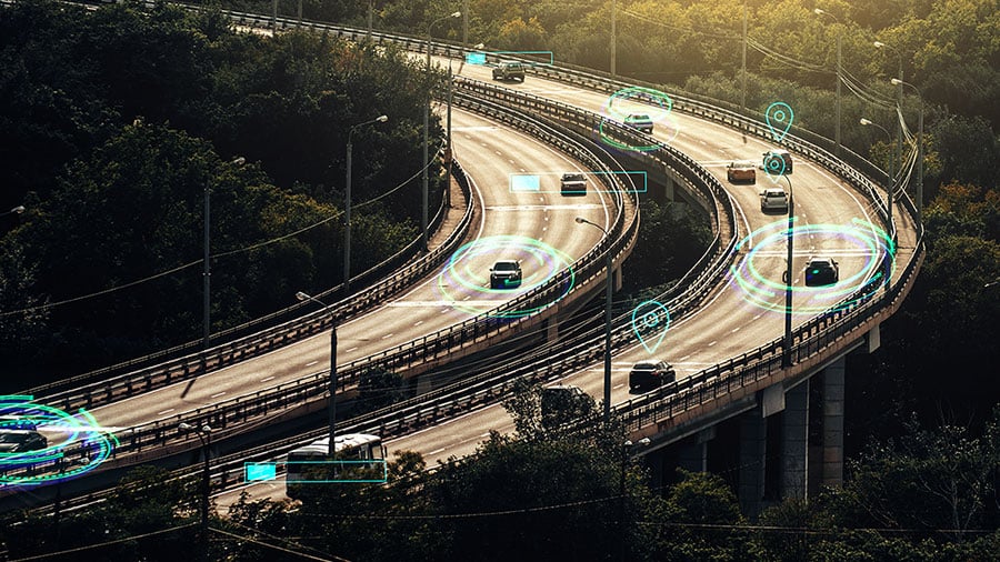 Selbst fahrende Autos auf einer Autobahn