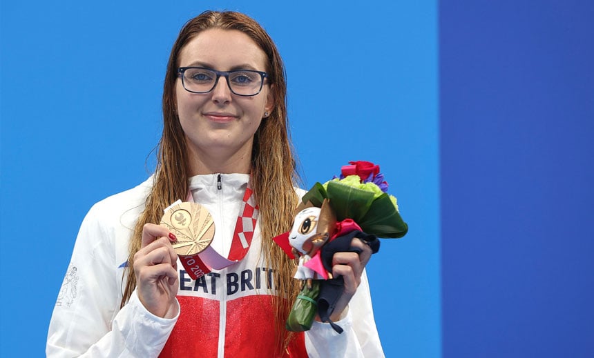 Jessica Jane Applegate, Great Britain, proudly showing her medal