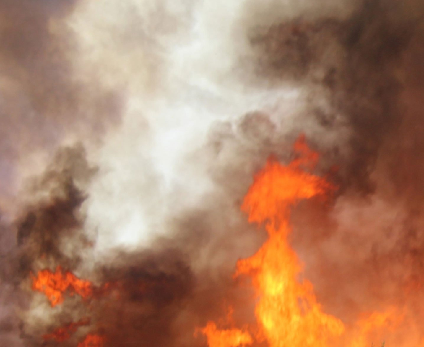 Feuer mit Rauch als Struktur, Nahaufnahme