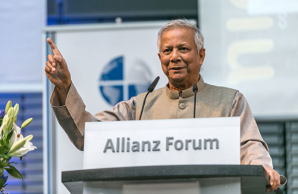 Yunus: „Job ist ein überholter Begriff. Nutzt eure Bildung. Ihr gehört nicht zu jenen, die Jobs suchen, sondern zu jenen, die Social Businesses gründen und damit  Arbeitsplätze schaffen.“