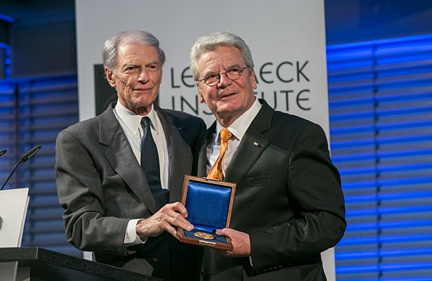Bundespräsident Joachim Gauck und Rabbi Ronald B. Sobel, President Leo Baeck Institute.