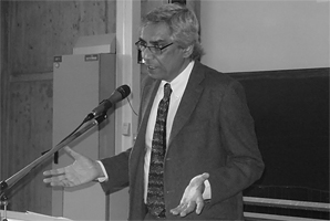 Sunil Kumar ist ein indischer Historiker und Professor an der Universität von Delhi. Er ist der erste Allianz-Gastprofessor, der sich mit dem indischen Islam auseinandersetzt.