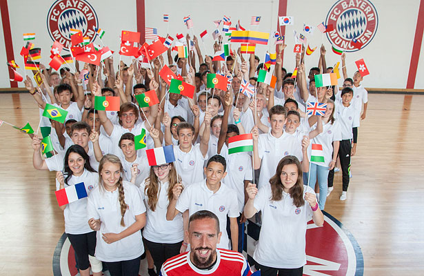 FC Bayern Star Ribéry besucht Teilnehmer des Allianz Junior Football Camp 2014