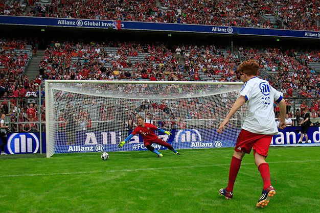 Elfmeterschießen mit Manuel Neuer (Teilnehmer unbekannt)