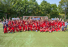 75 Jugendliche aus 27 Ländern trainierten gemeinsam beim Allianz Junior Football Camp.