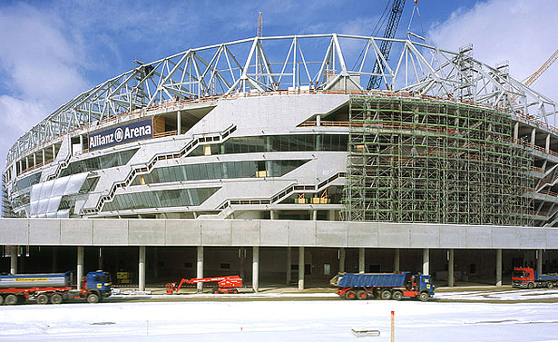 Die Allianz Arena im Bau