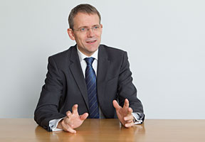 Dr. Alf Neumann, Vorstand von Allianz Leben.