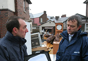 Jeremy Trott, Bereichsleiter Schaden, besuchte Haushalte und Unternehmen im von Desmond betroffenen Carlisle.