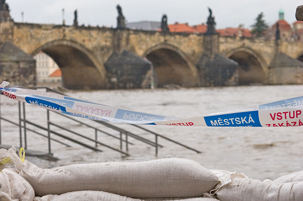 Booth: "In Prag wurden die U-Bahn rechtzeitig abgeriegelt und der Zoo evakuiert. Die historische Altstadt wird durch Hochwasserbarrieren vor dem Schlimmsten bewahrt."