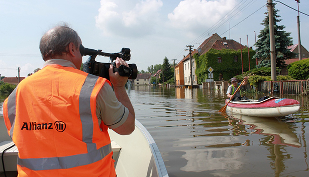 Einige Dörfer stehen noch immer unter Wasser, die Lage ist aber unter Kontrolle (Foto von Vaclav Balek, Allianz Czech Republic)