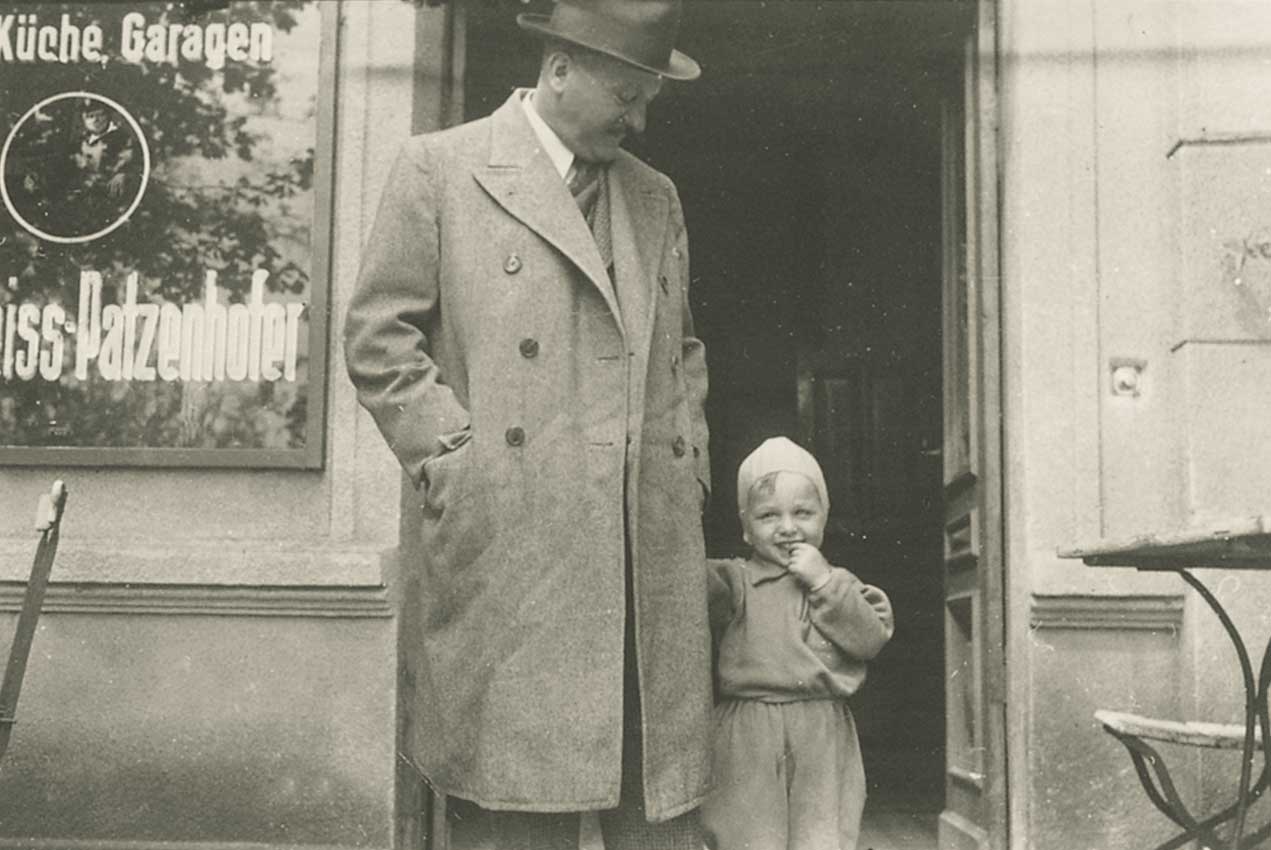 Martin Lachmann mit seinem Enkelsohn Peter Haas 1938.