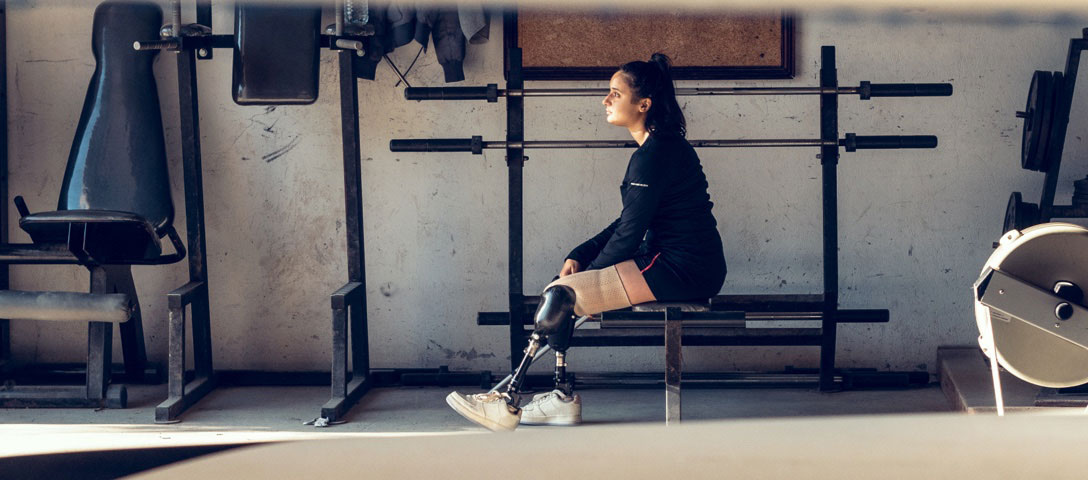 Girl with prothesis in a gym