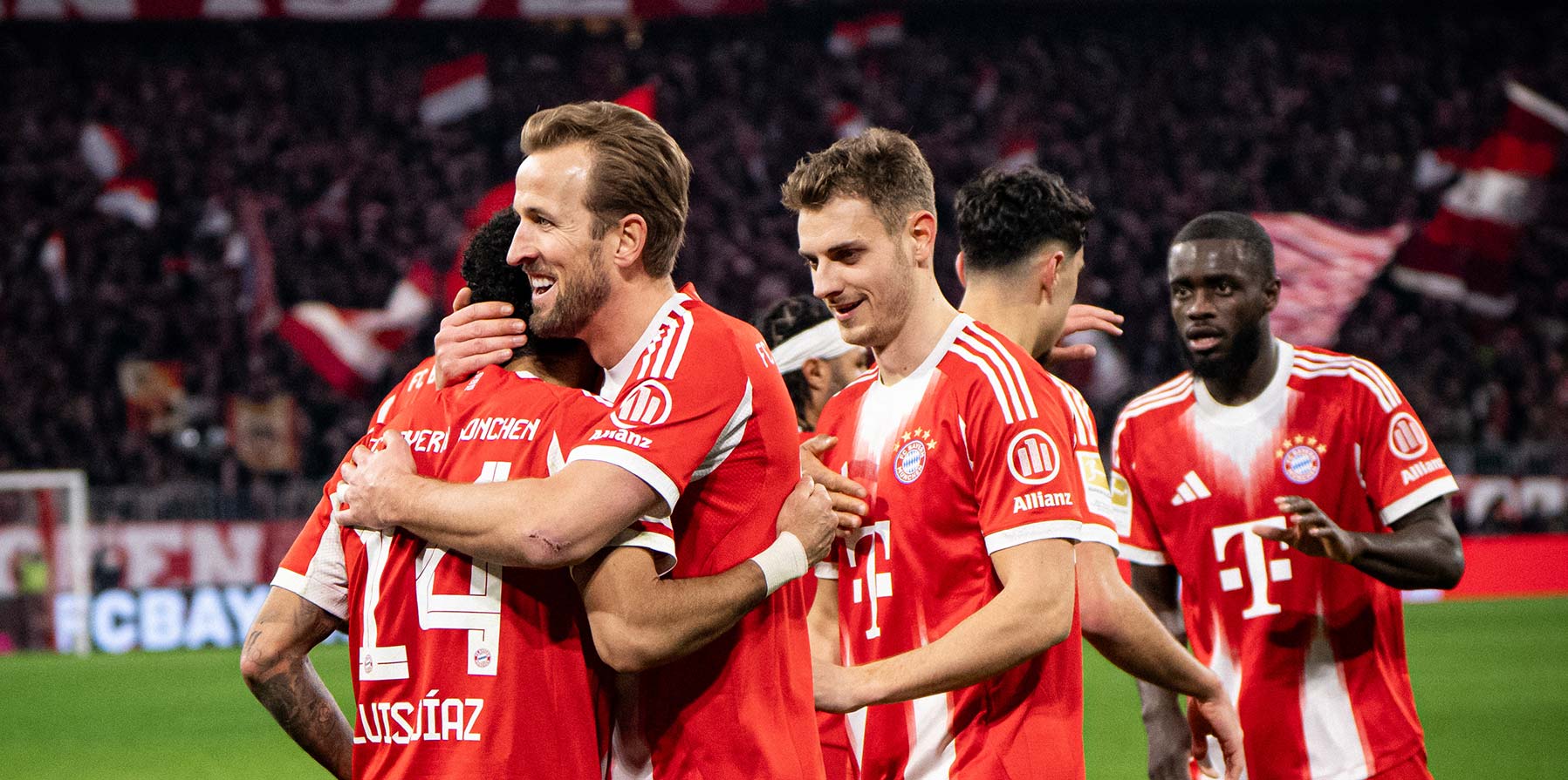 A professional FCB footballer is taking a picture of two colleagues in the middle of the crowded stadium