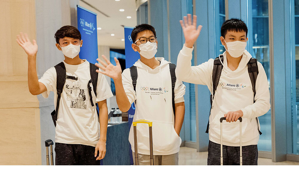 Detail of feet of young athletes in the gym