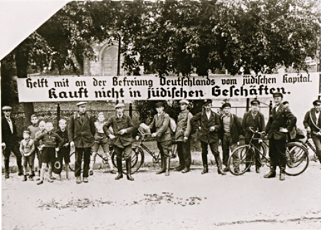 Banner urging an anti-semitic boycott in Glowitz, 1933 - bpk