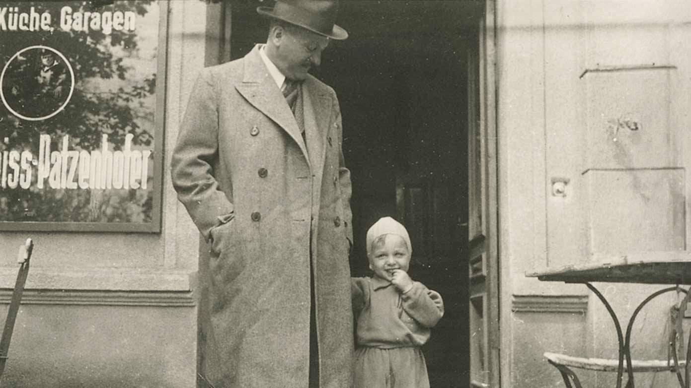 Martin Lachmann with his grandson Peter Haas in 1938.