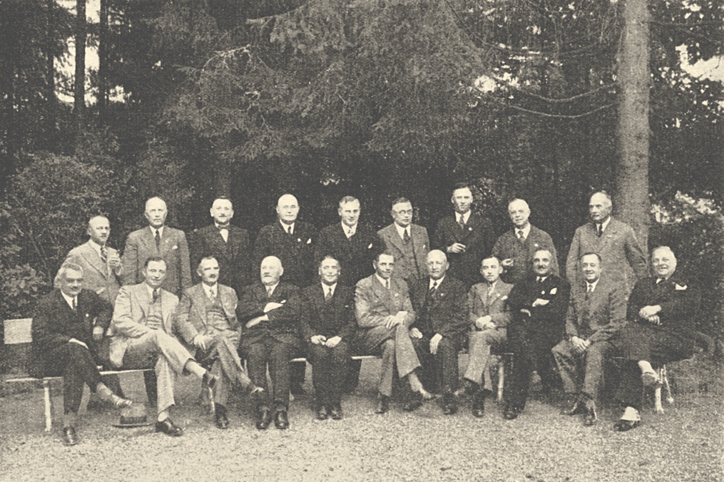 Martin Lachmann in a group photo of successful insurance agents in 1933.