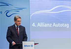 "In the future, it would be conceivable, for example, for a driver to receive a warning as soon as he enters a location we have identified as an accident hot spot", said Manfred Knof, Chairman of the Board of Management of Allianz Deutschland-AG.