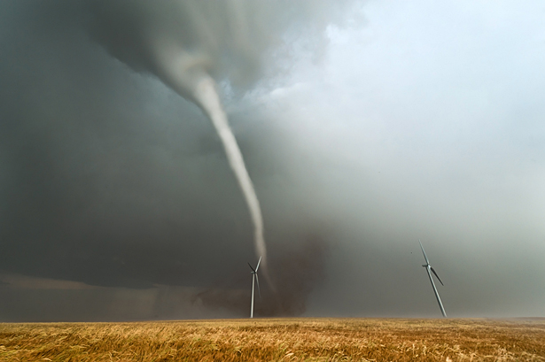 The US is affected by 1000s of tornadoes each year. In spring and early summer, tornadoes are a common occurrence across the Mid-West and southern United States, a total of sixteen tornadoes where reported across the US on the same day as in Moore, Oklahoma.