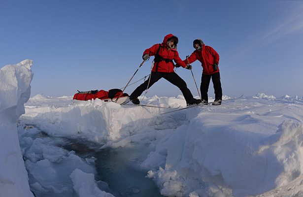 Underneath the North Pole the water reaches a depth of 4000 meters.