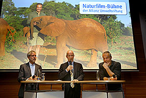Christof Schenck, managing director of the Frankfurt Zoological Society, Dr. Lutz Spandau, managing director of the Allianz Environmental Foundation, and Hannes Jaenicke. 