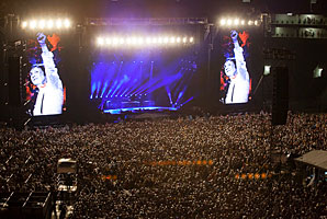 Allianz Parque opened with a mega music concert with ex-Beatle Paul McCartney.