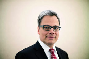 Manfred Knof new CEO of Allianz Deutschland / Markus Rieß to leave the company