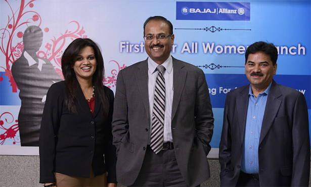 Tapan Singhei, MD & CEO, Bajaj Allianz General Insurance (Centre), Chetan Prakash, Zonal Manager, Bajaj Allianz General Insurance (Right) and Bhakti Rasal, Branch Manager, All Women Branch, Bajaj Allianz General Insurance (Left) at the inauguration of the company's first ever All Women Branch.